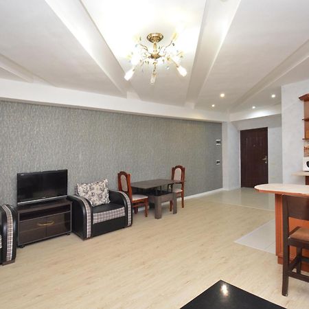 Apartment In Abovyan Street, エレバン エクステリア 写真