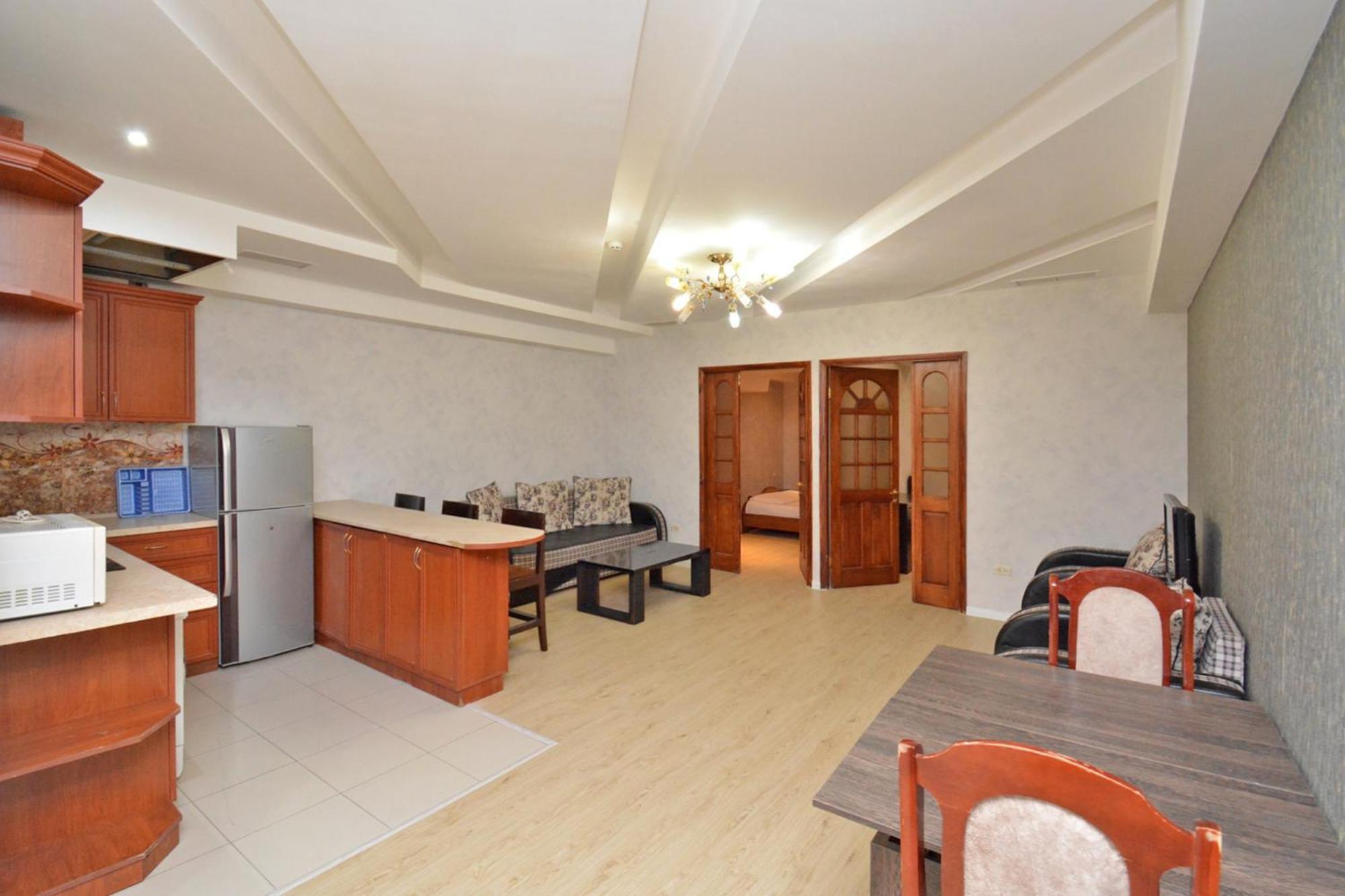 Apartment In Abovyan Street, エレバン エクステリア 写真