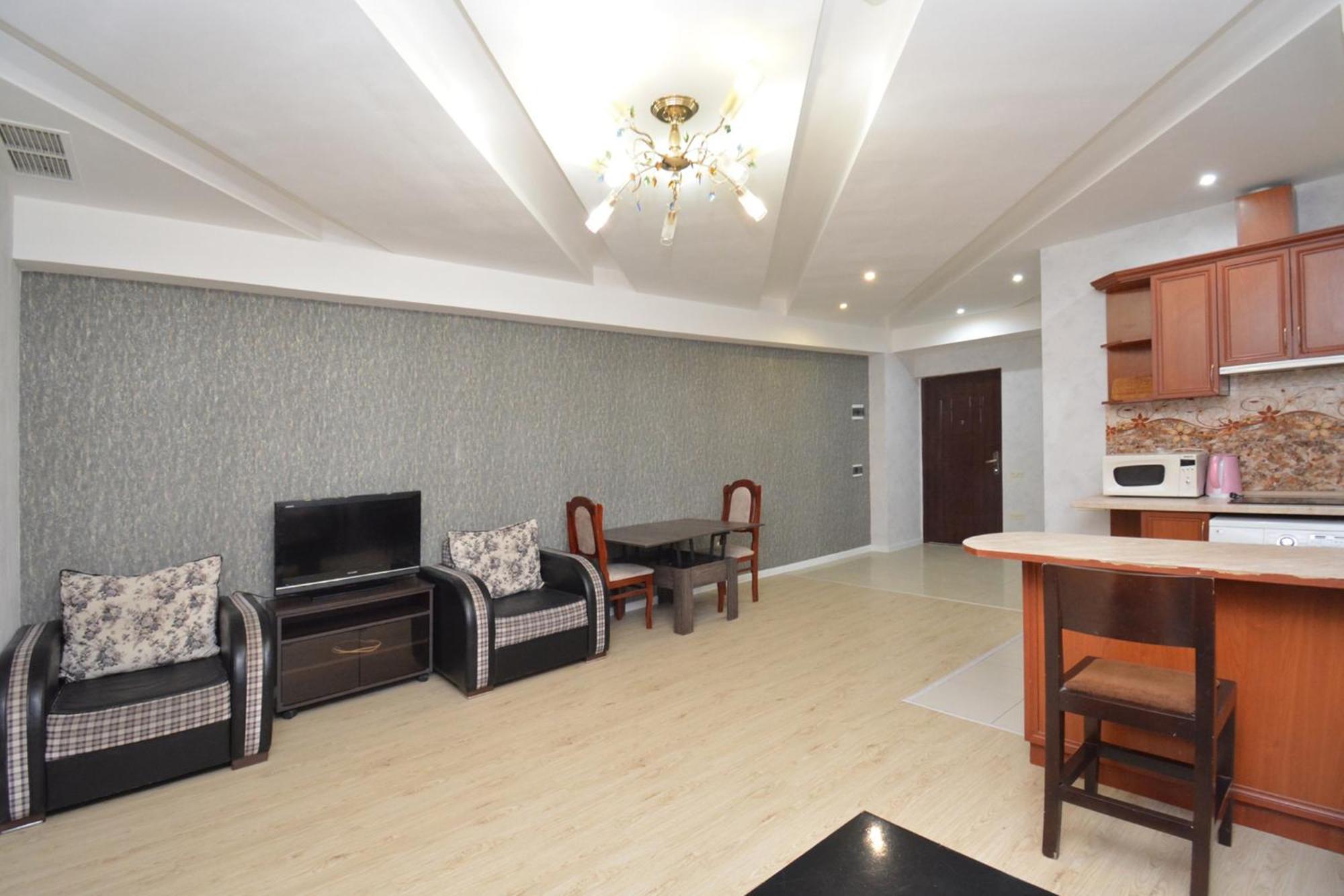 Apartment In Abovyan Street, エレバン エクステリア 写真
