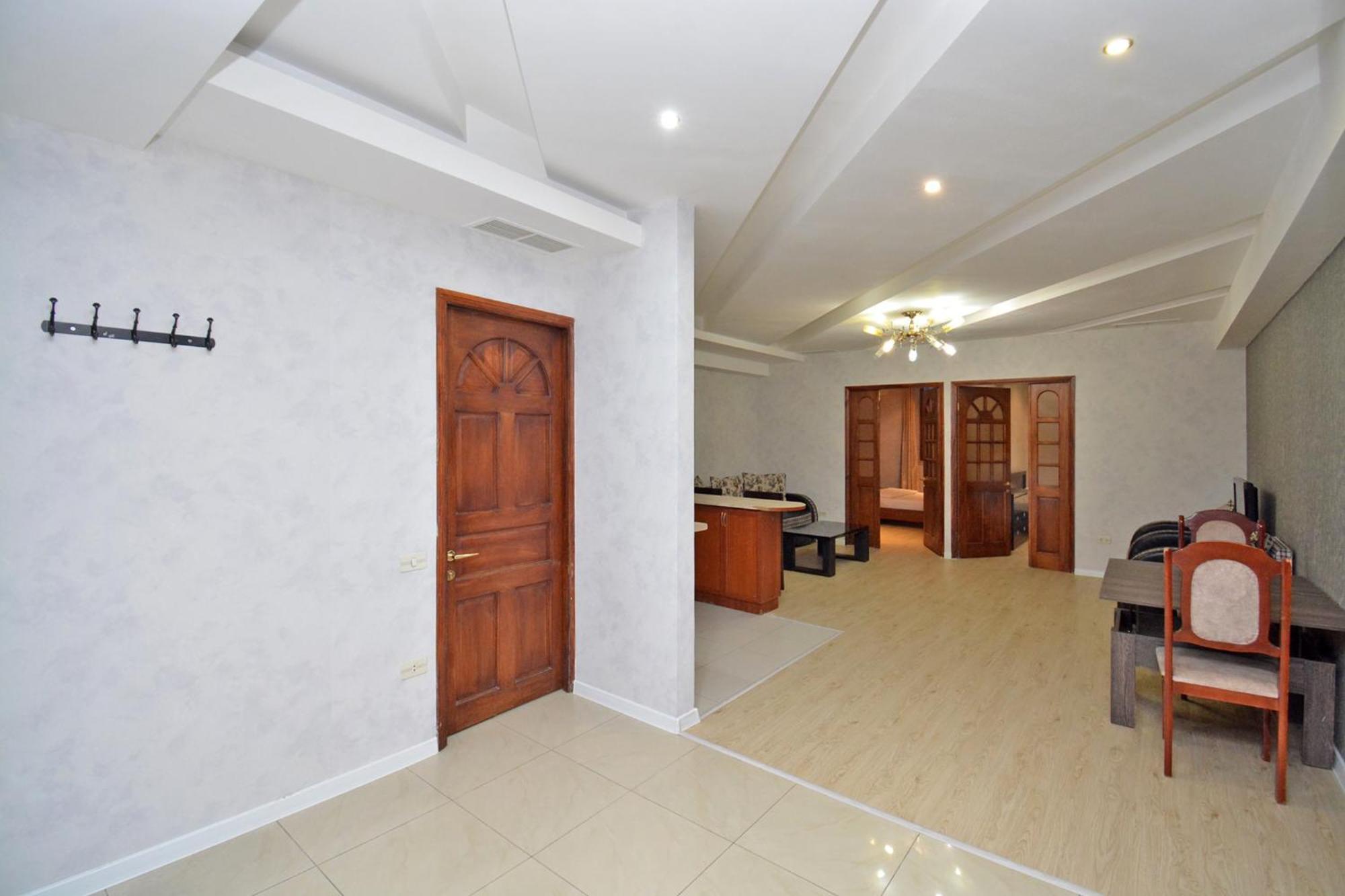 Apartment In Abovyan Street, エレバン エクステリア 写真