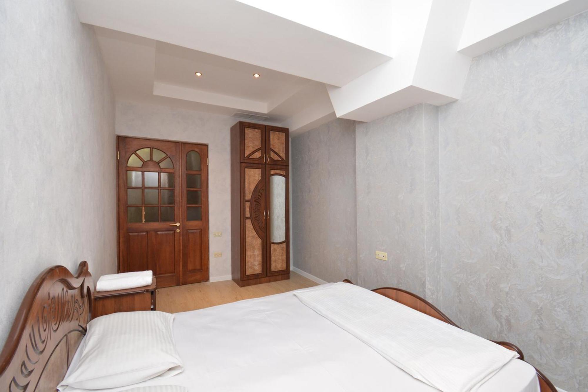 Apartment In Abovyan Street, エレバン エクステリア 写真