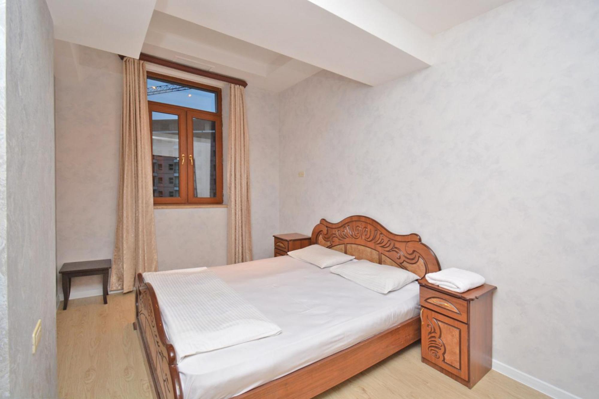 Apartment In Abovyan Street, エレバン エクステリア 写真
