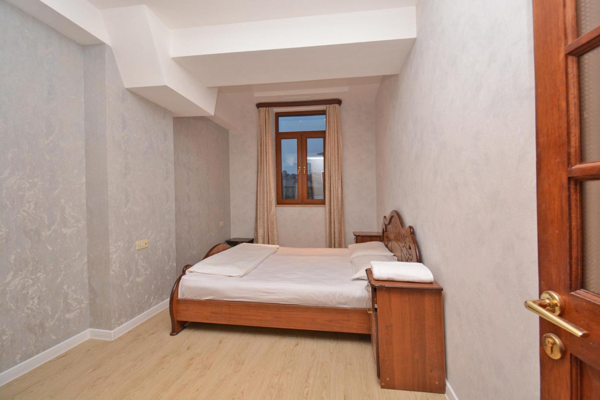 Apartment In Abovyan Street, エレバン エクステリア 写真