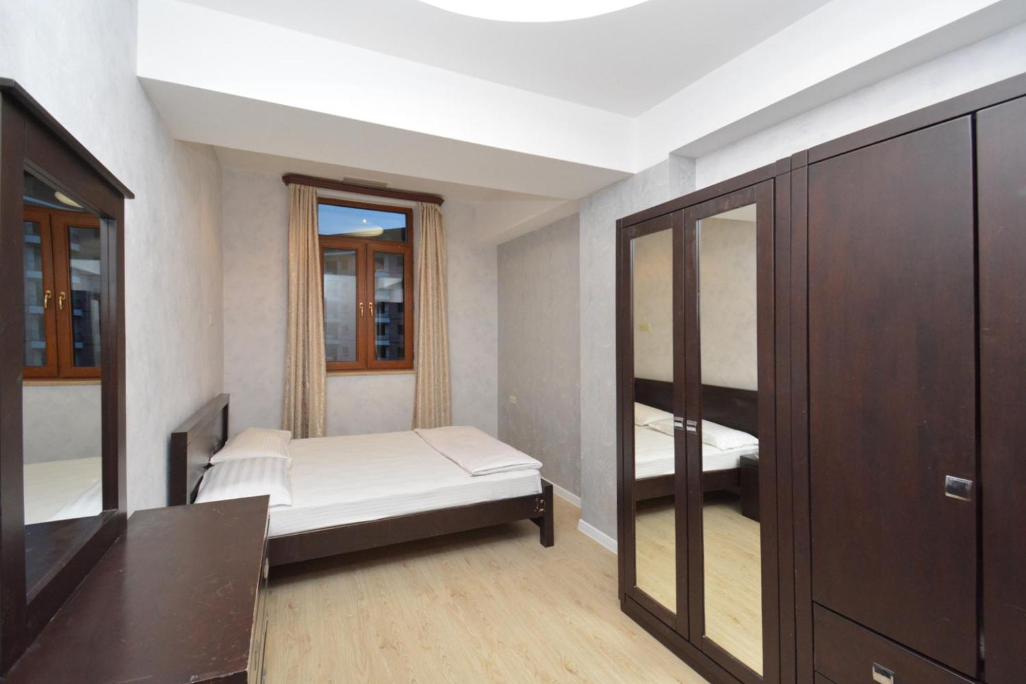 Apartment In Abovyan Street, エレバン エクステリア 写真