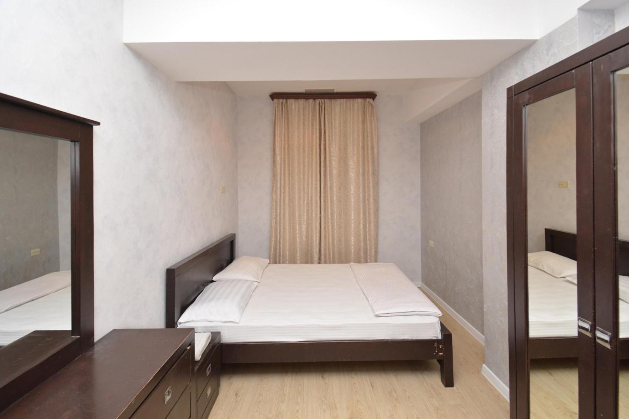 Apartment In Abovyan Street, エレバン エクステリア 写真